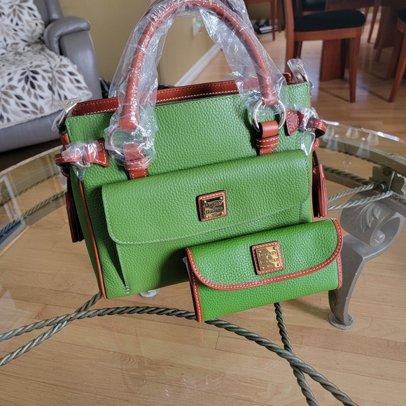 Dooney & Bourke NWT Medium Pocket Satchel w/ Wallet